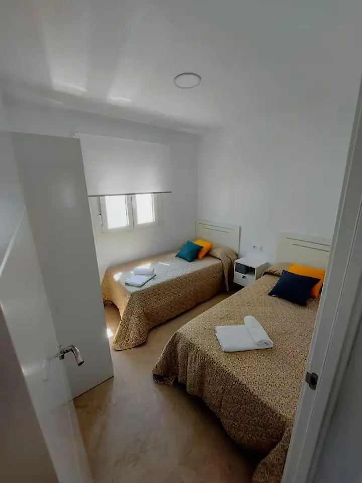 בית נופש הוילה קדיז Casas Luzdimar ספרד